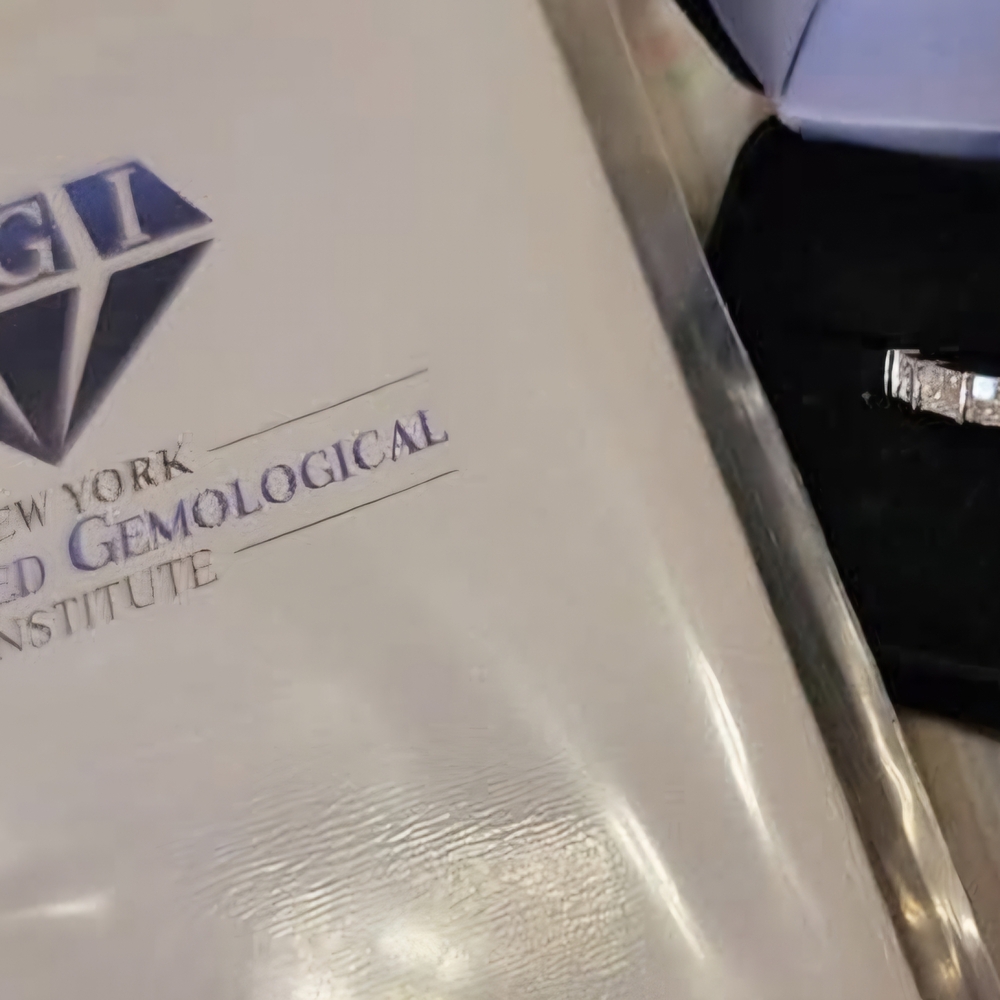 14k White Gold with Diamonds Ring - Picture 6 of 6